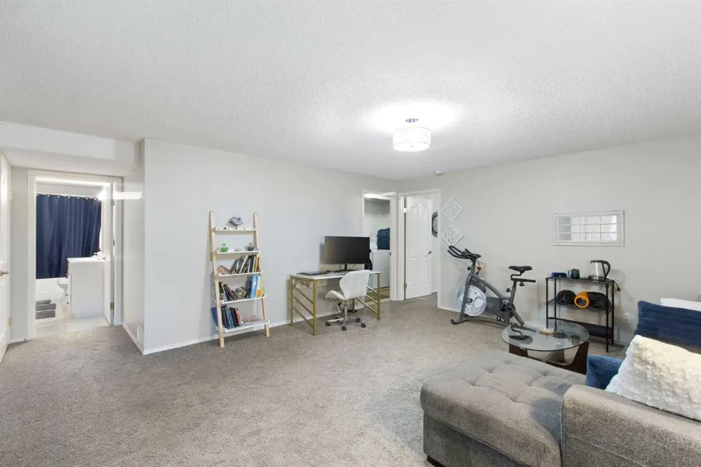 206 Mt Aberdeen Manor SE