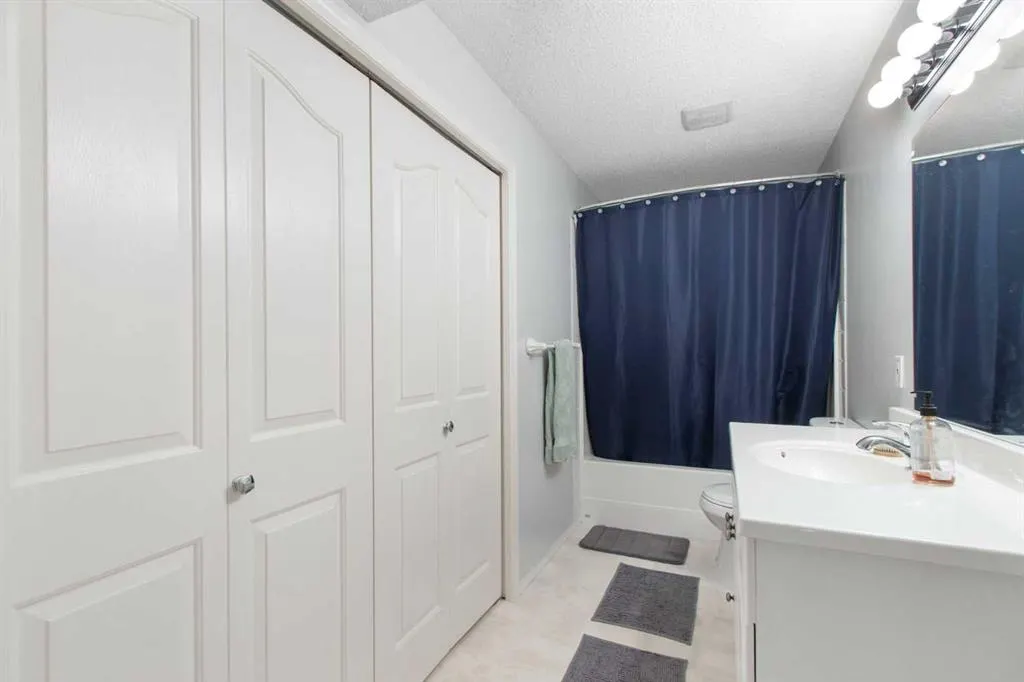 206 Mt Aberdeen Manor SE