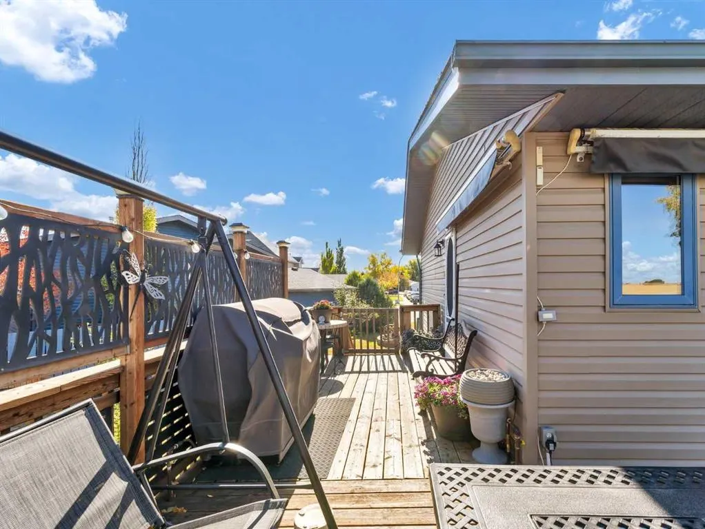 833 1 Street Close W