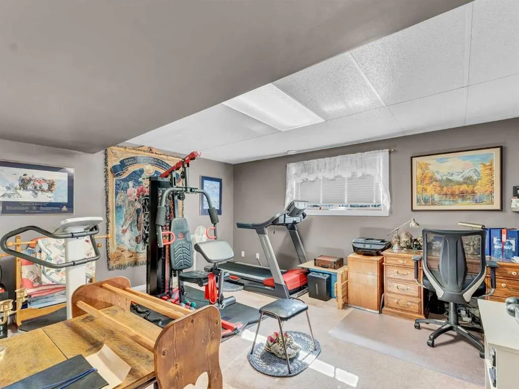 833 1 Street Close W