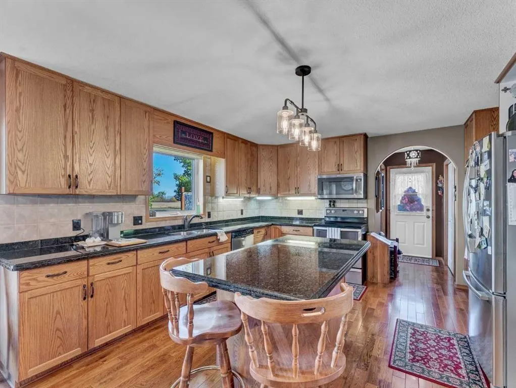 833 1 Street Close W