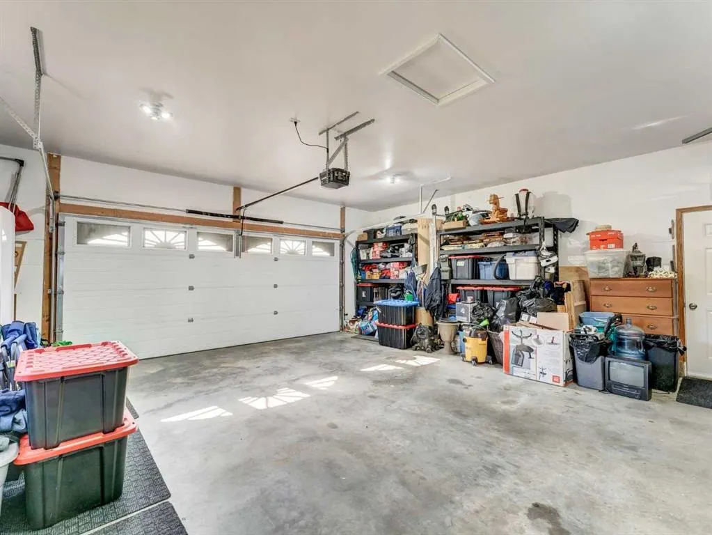 833 1 Street Close W