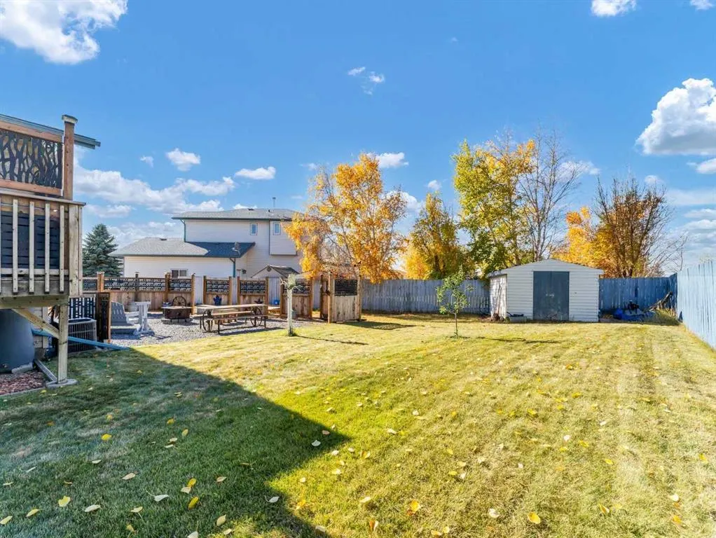 833 1 Street Close W
