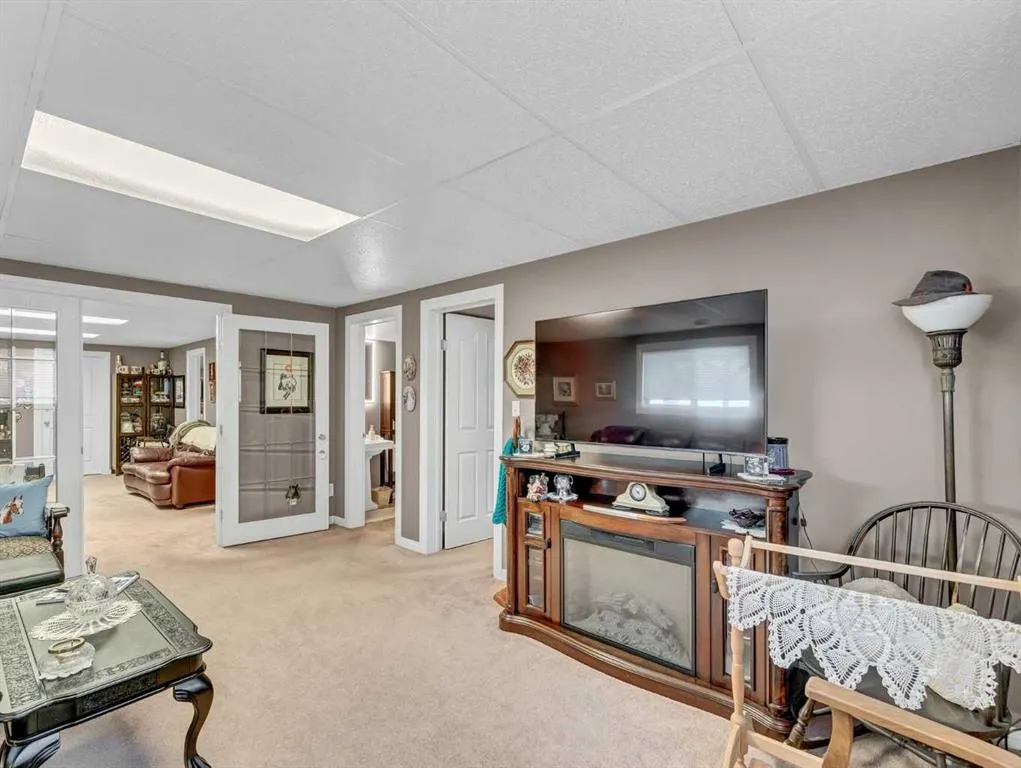 833 1 Street Close W