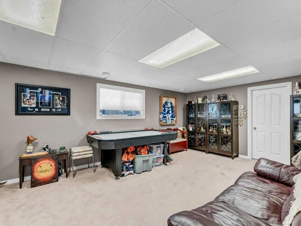 833 1 Street Close W