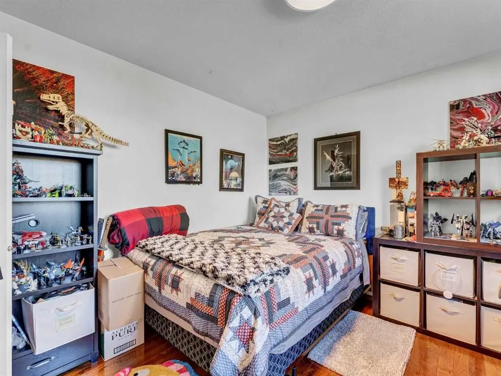 833 1 Street Close W