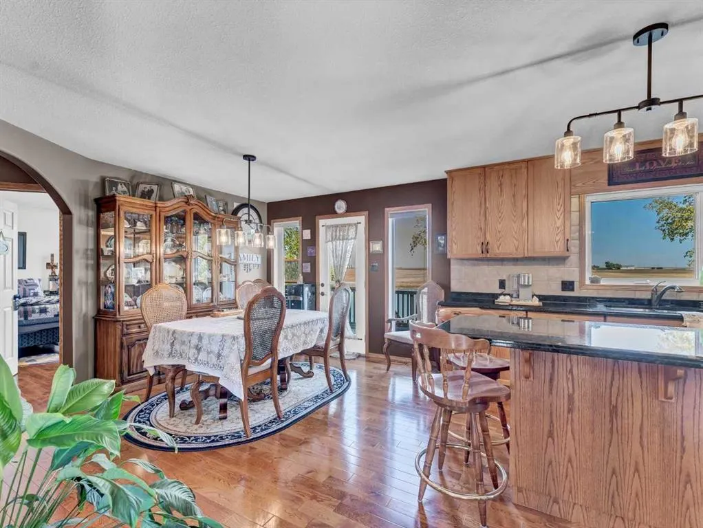 833 1 Street Close W
