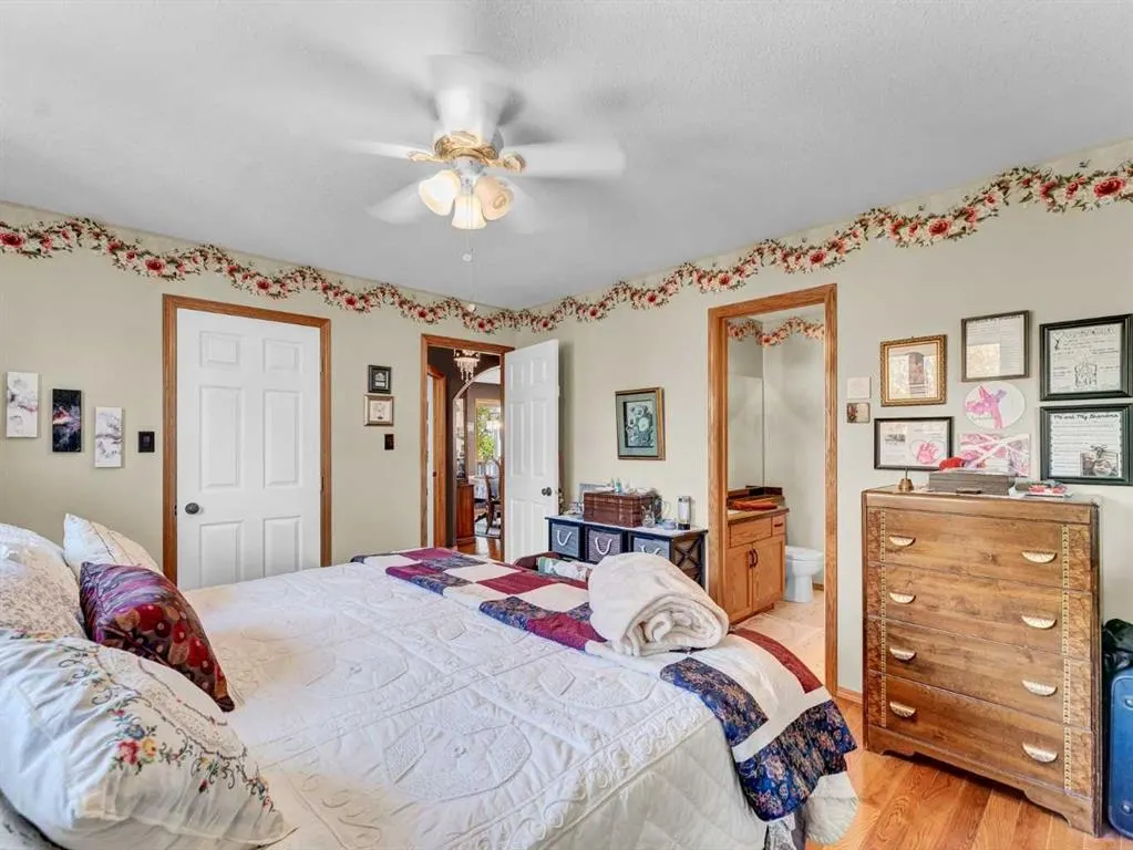 833 1 Street Close W