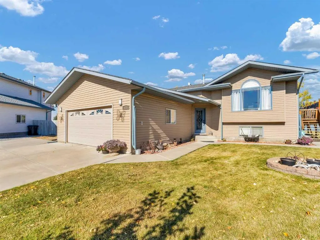 833 1 Street Close W