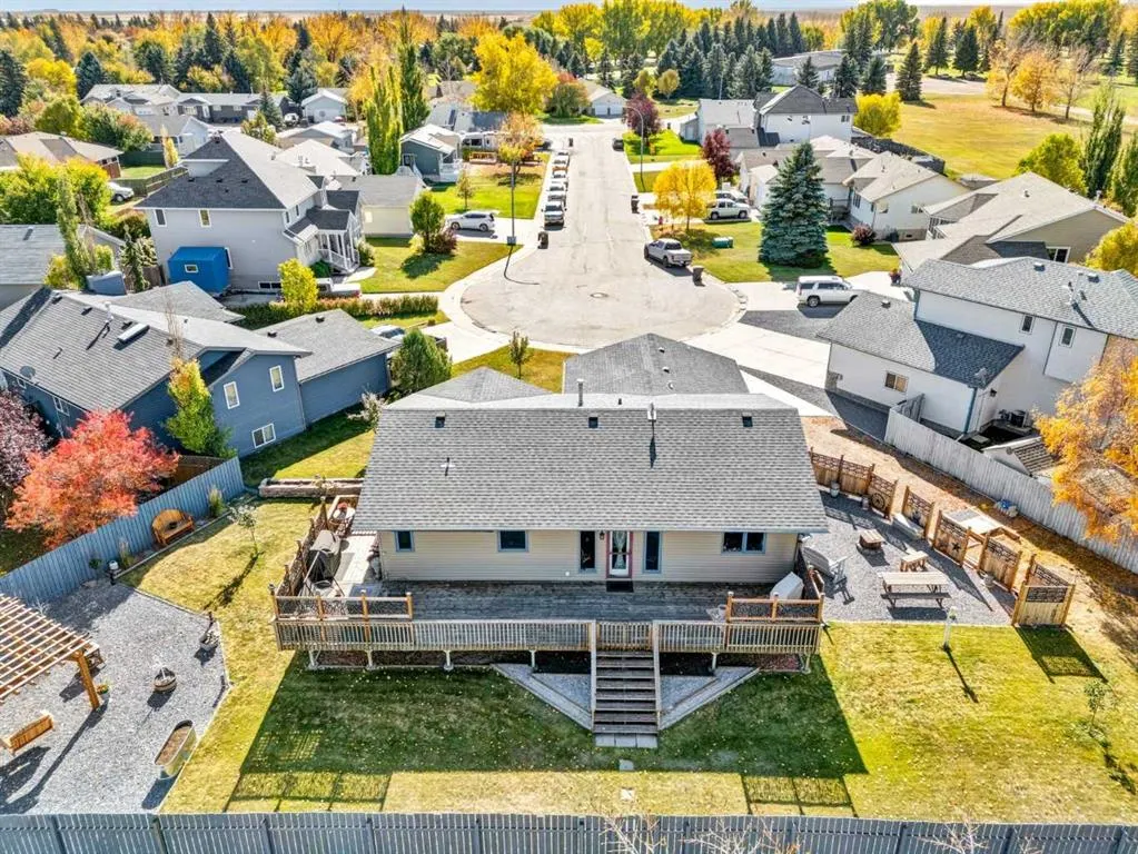 833 1 Street Close W
