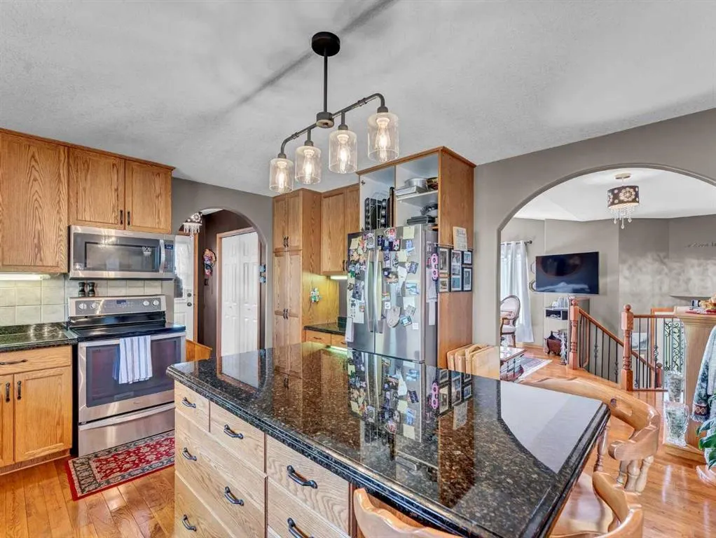 833 1 Street Close W