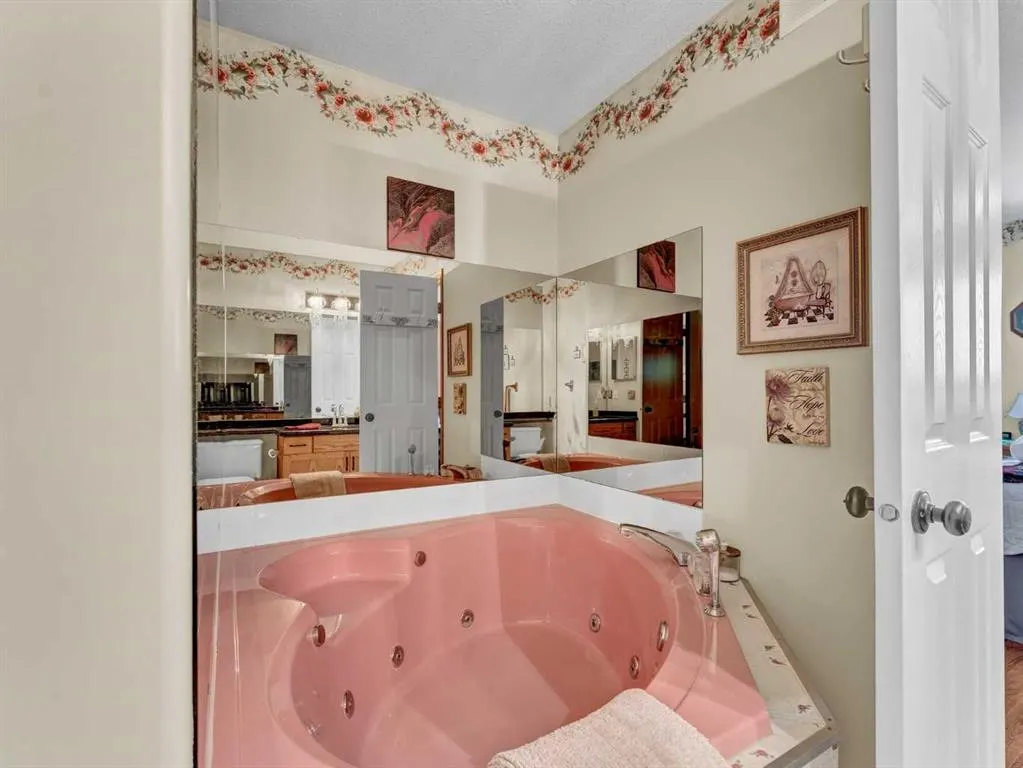833 1 Street Close W