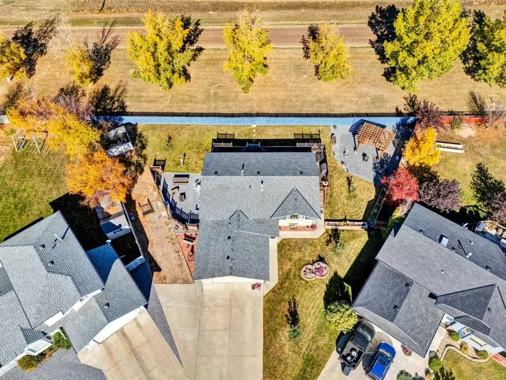 833 1 Street Close W