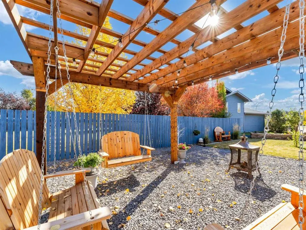 833 1 Street Close W