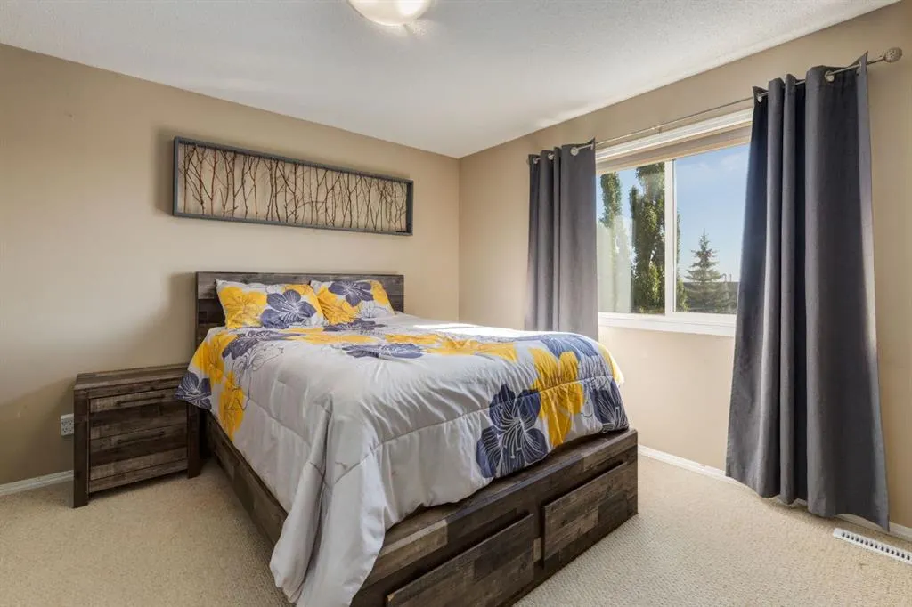 15 Covemeadow Close NE