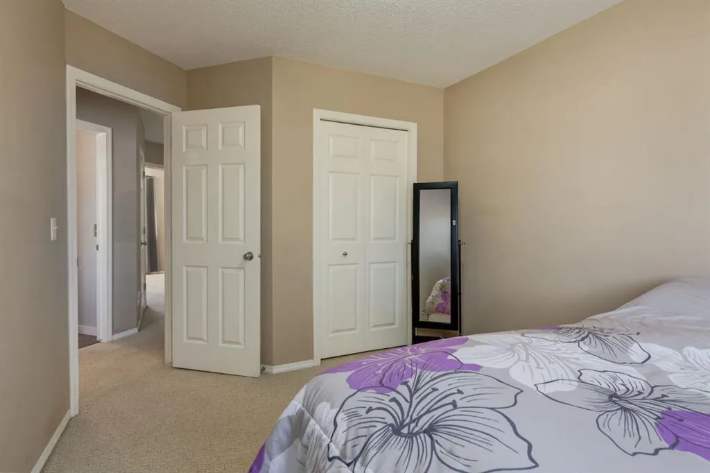 15 Covemeadow Close NE