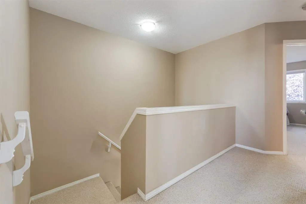 15 Covemeadow Close NE