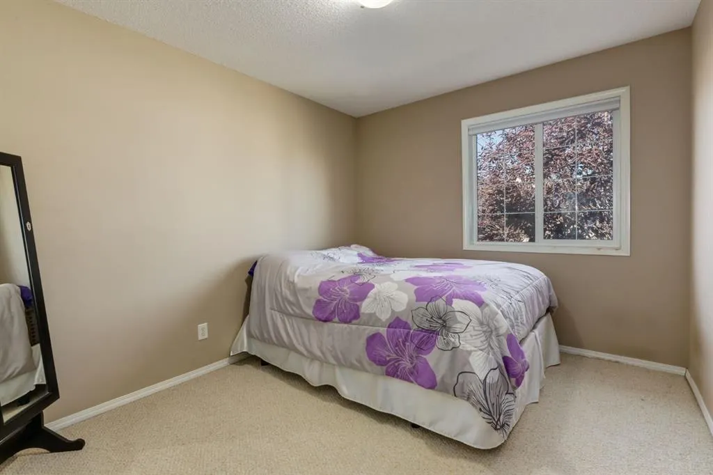 15 Covemeadow Close NE