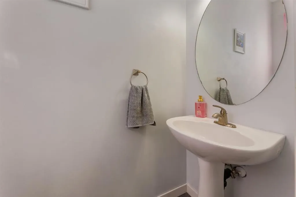 15 Covemeadow Close NE