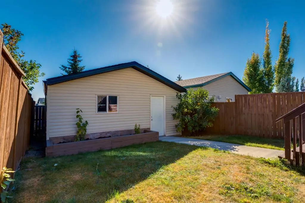 15 Covemeadow Close NE