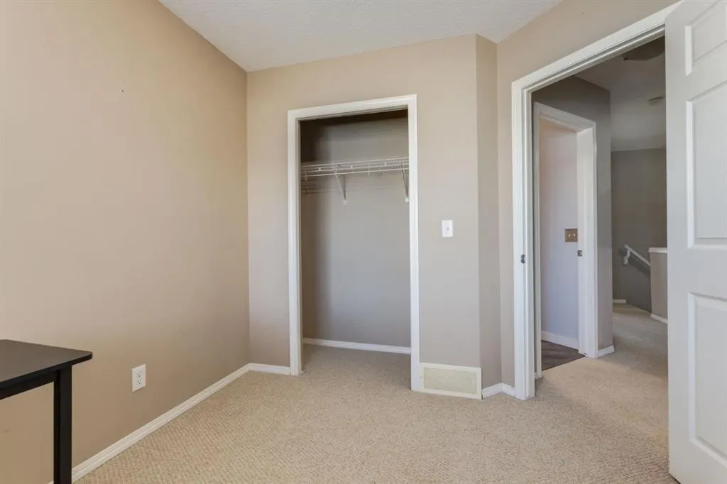 15 Covemeadow Close NE