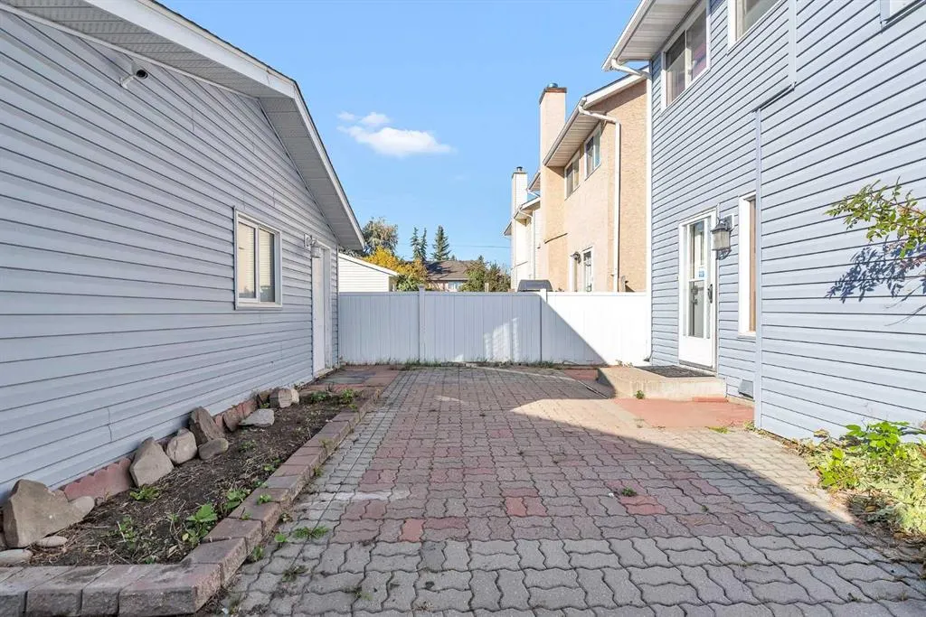 247 Millbank Drive SW