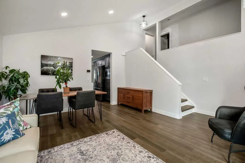 51 Hunters Crescent