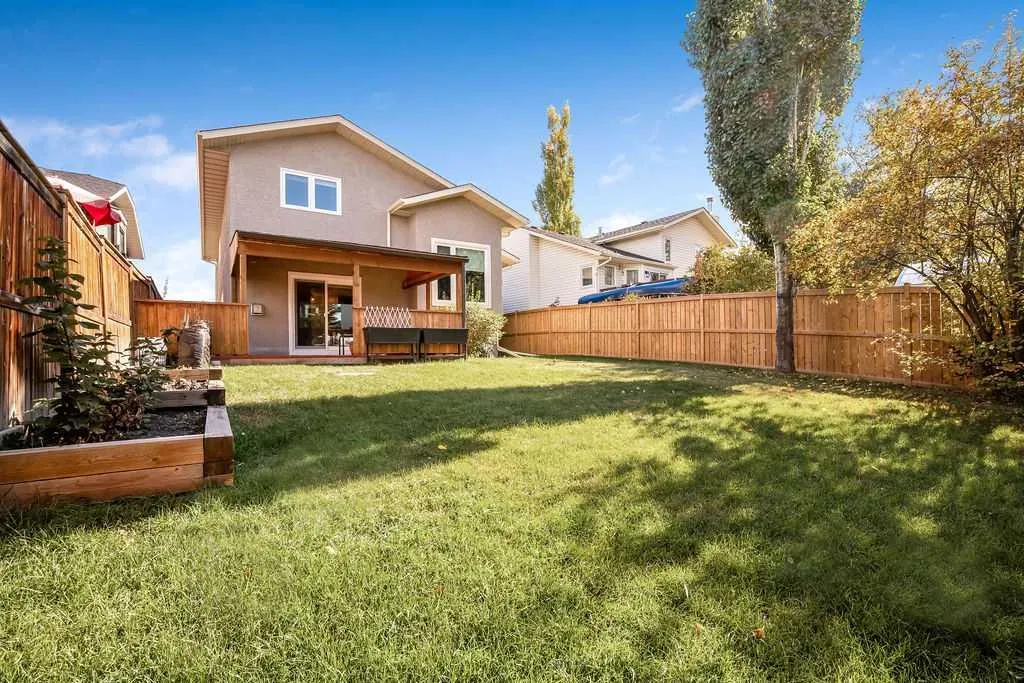 51 Hunters Crescent