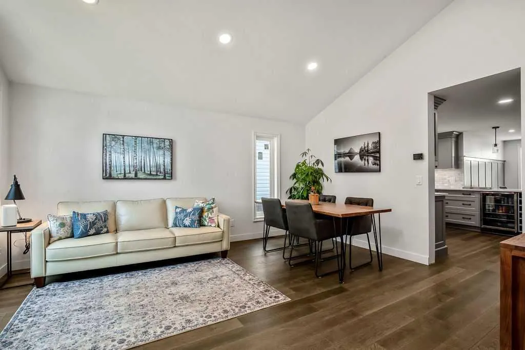 51 Hunters Crescent