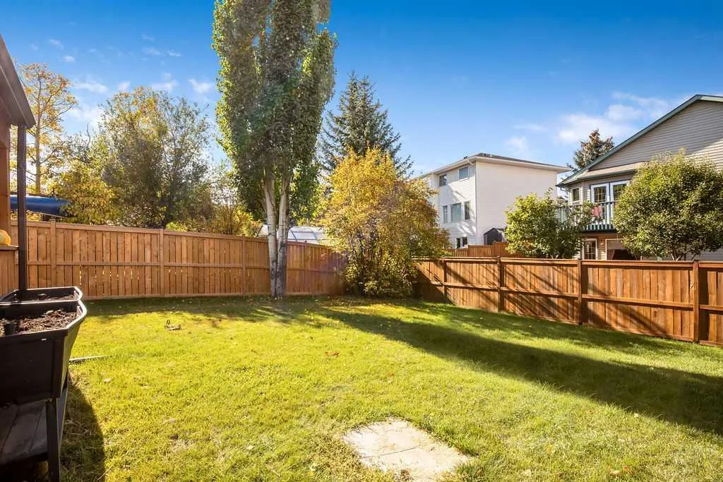 51 Hunters Crescent