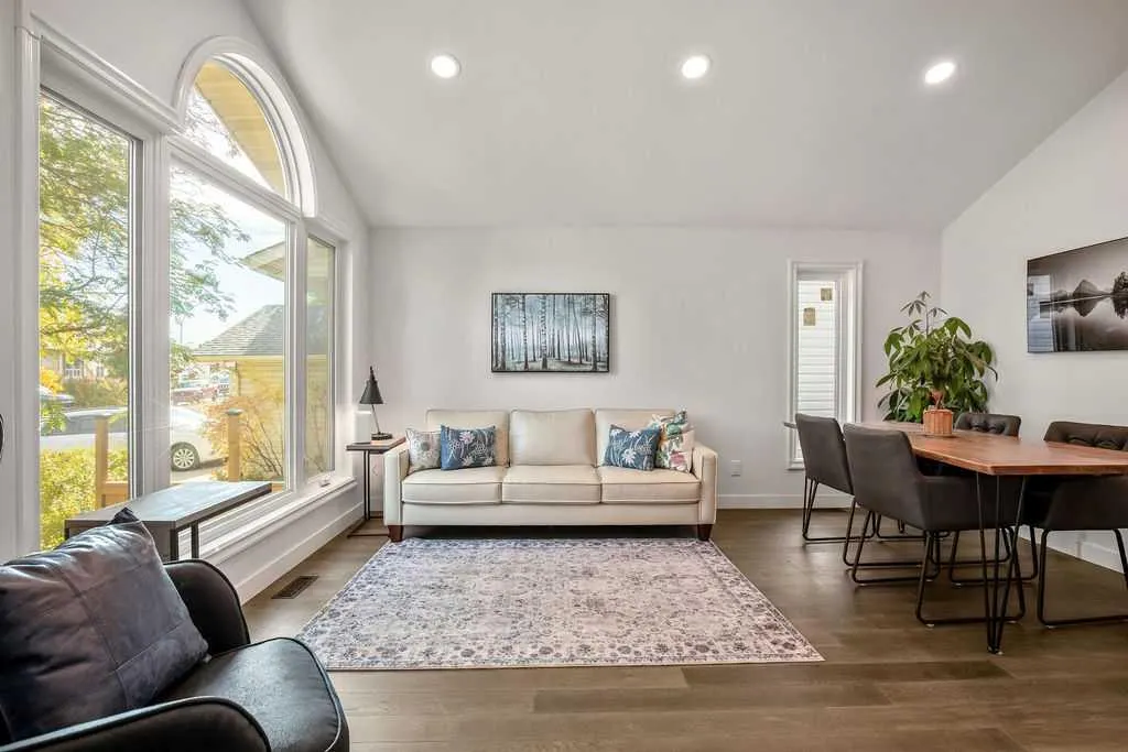51 Hunters Crescent