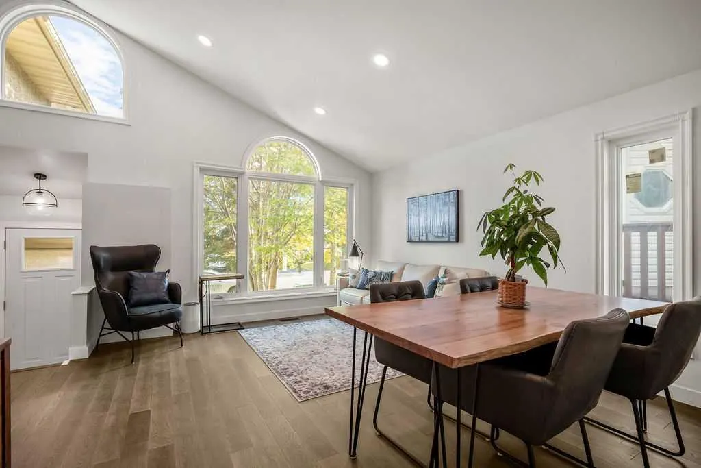 51 Hunters Crescent