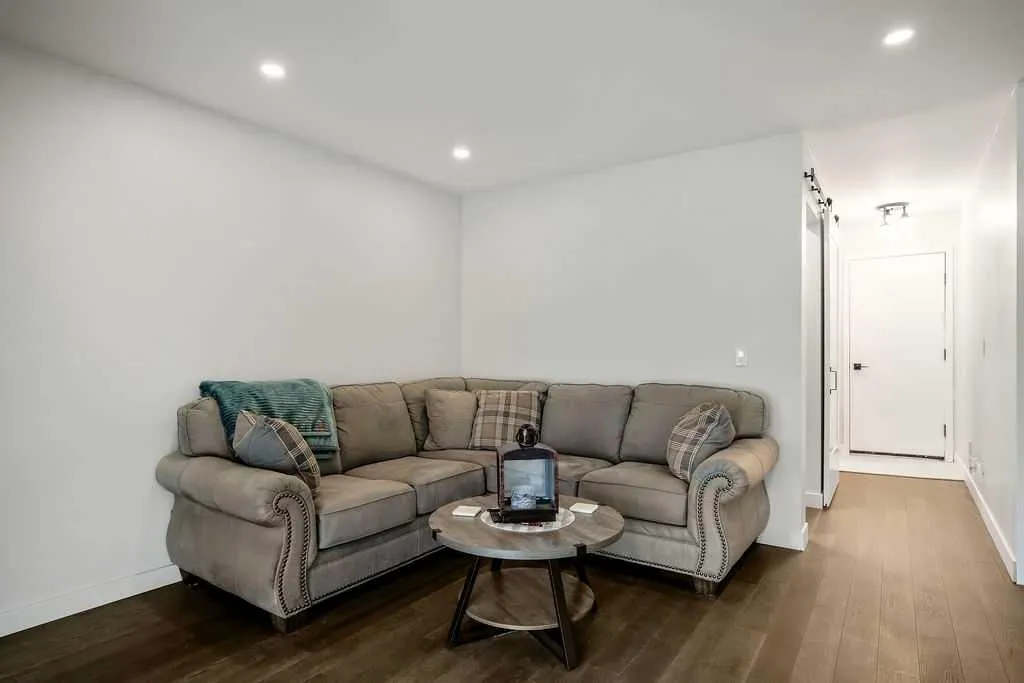 51 Hunters Crescent