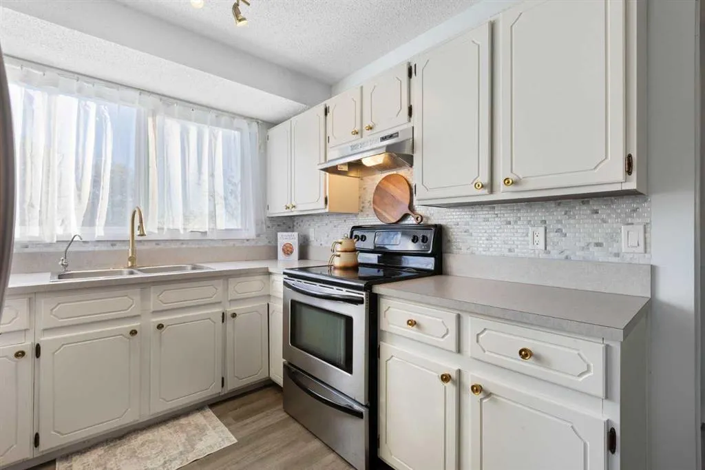 27 Deercrest Close SE