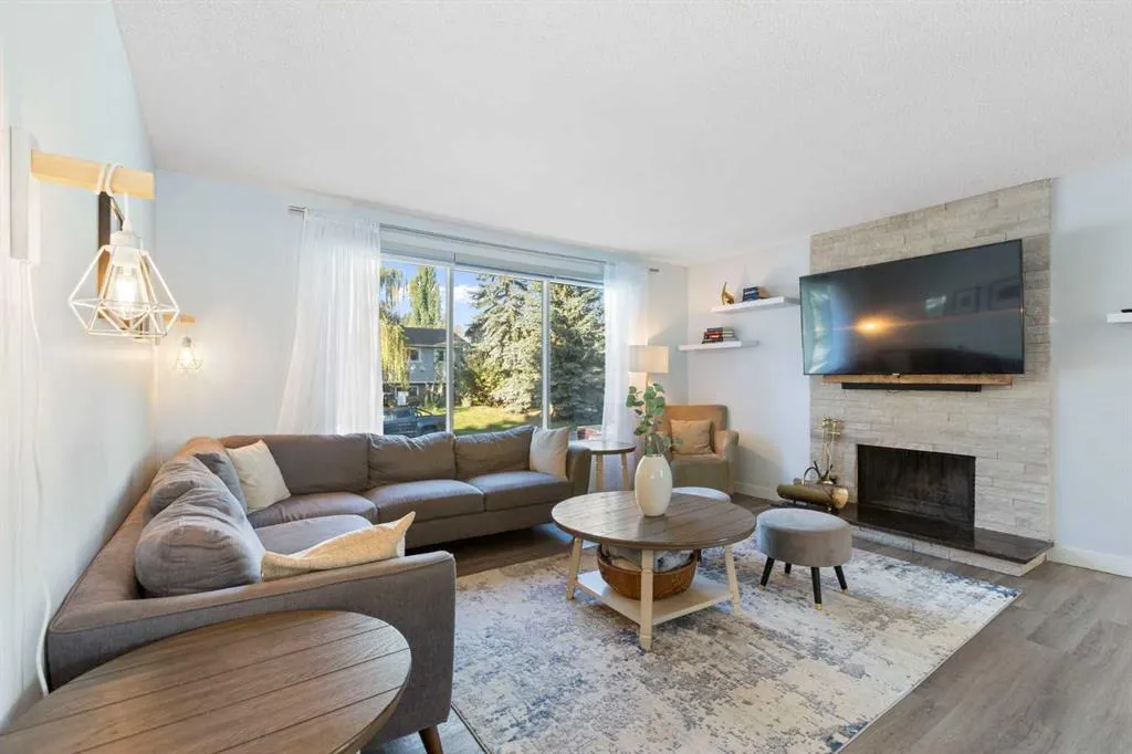 27 Deercrest Close SE