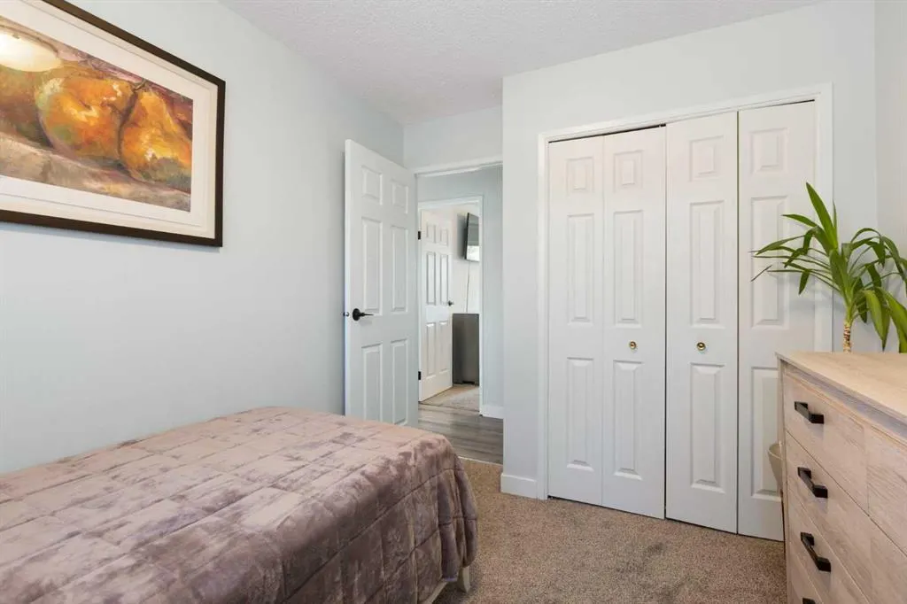 27 Deercrest Close SE