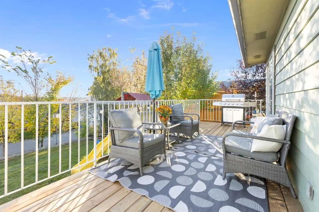 27 Deercrest Close SE