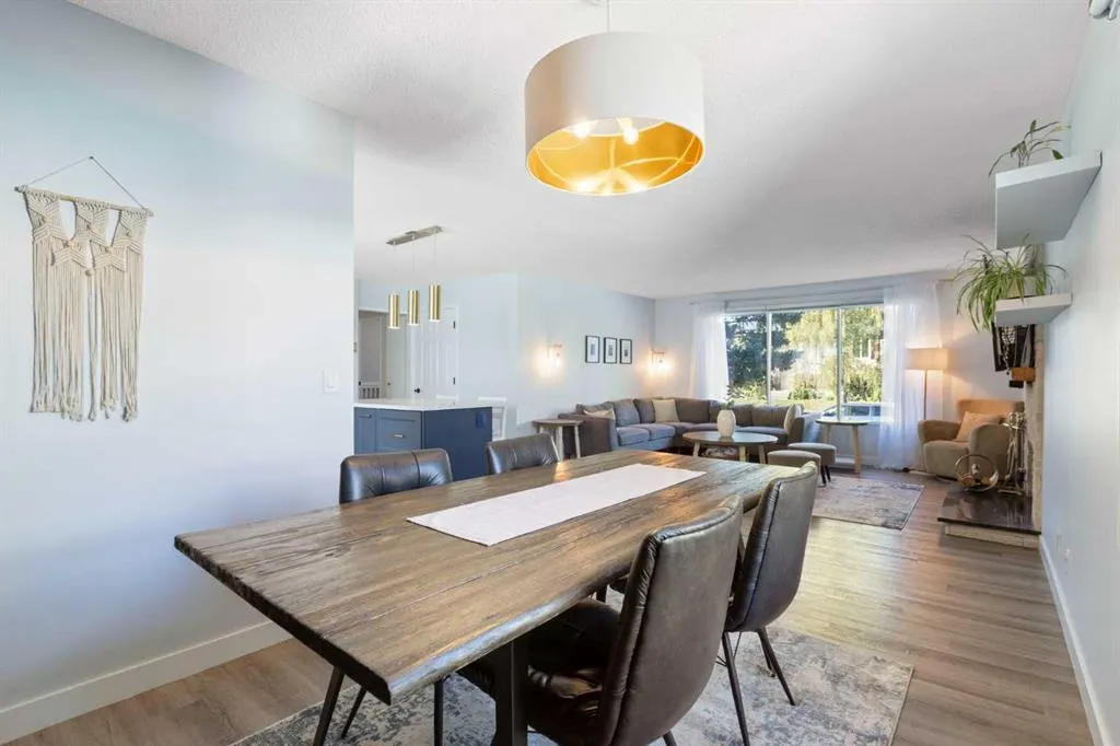 27 Deercrest Close SE