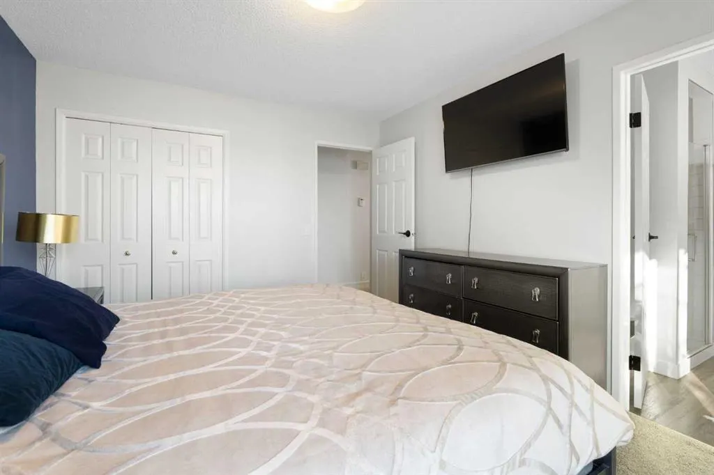 27 Deercrest Close SE