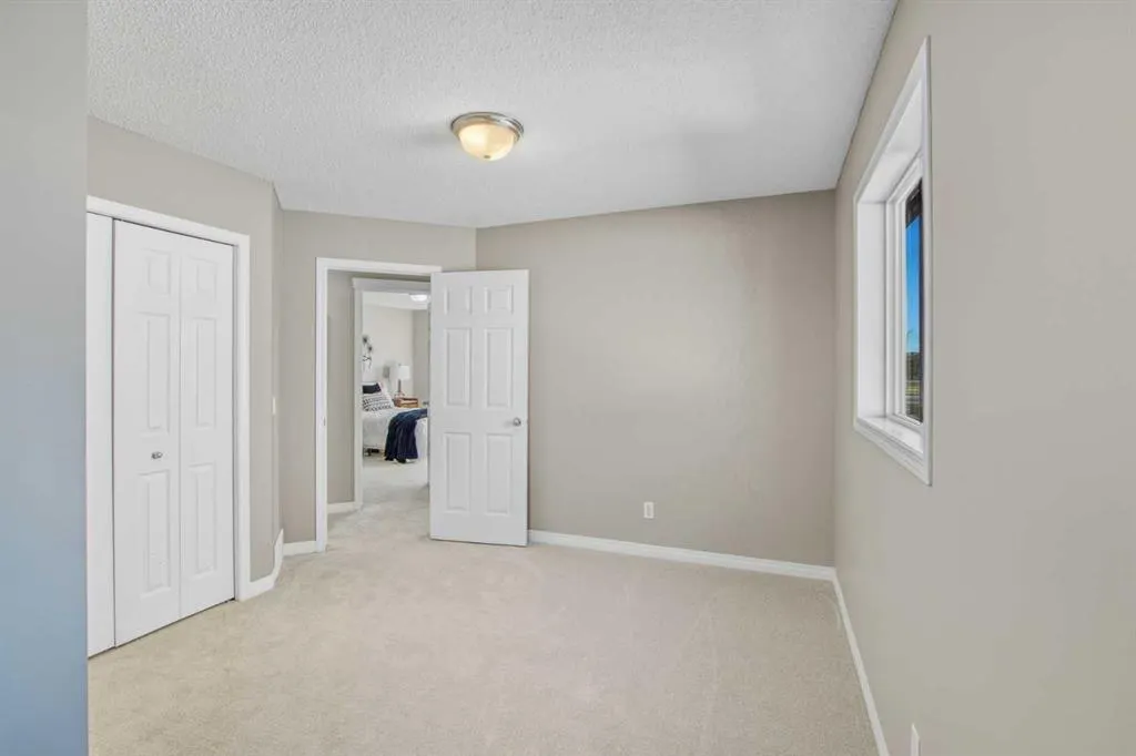 92 Everglen Way SW