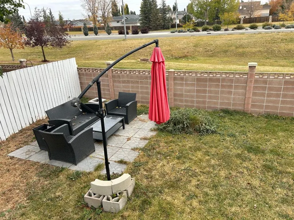 192 Mt Rundle Road W