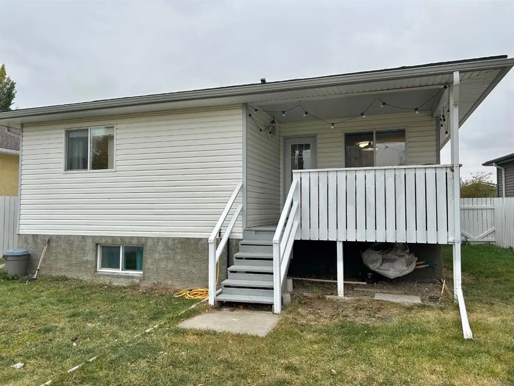 192 Mt Rundle Road W