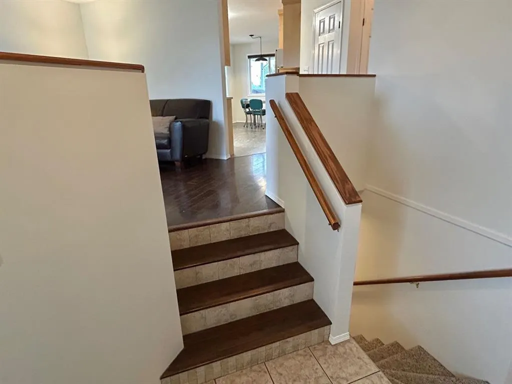 192 Mt Rundle Road W
