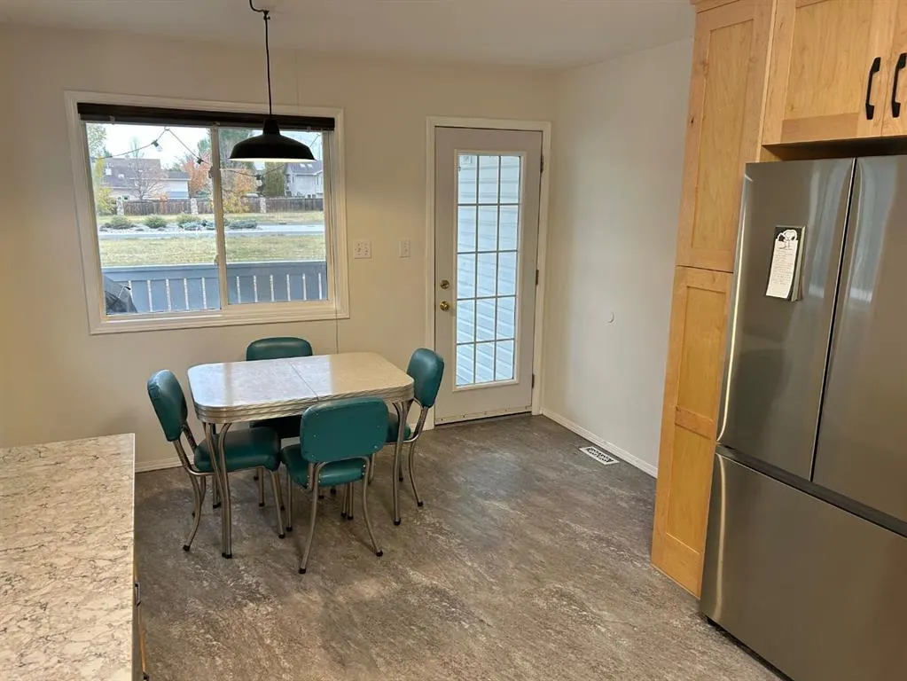 192 Mt Rundle Road W