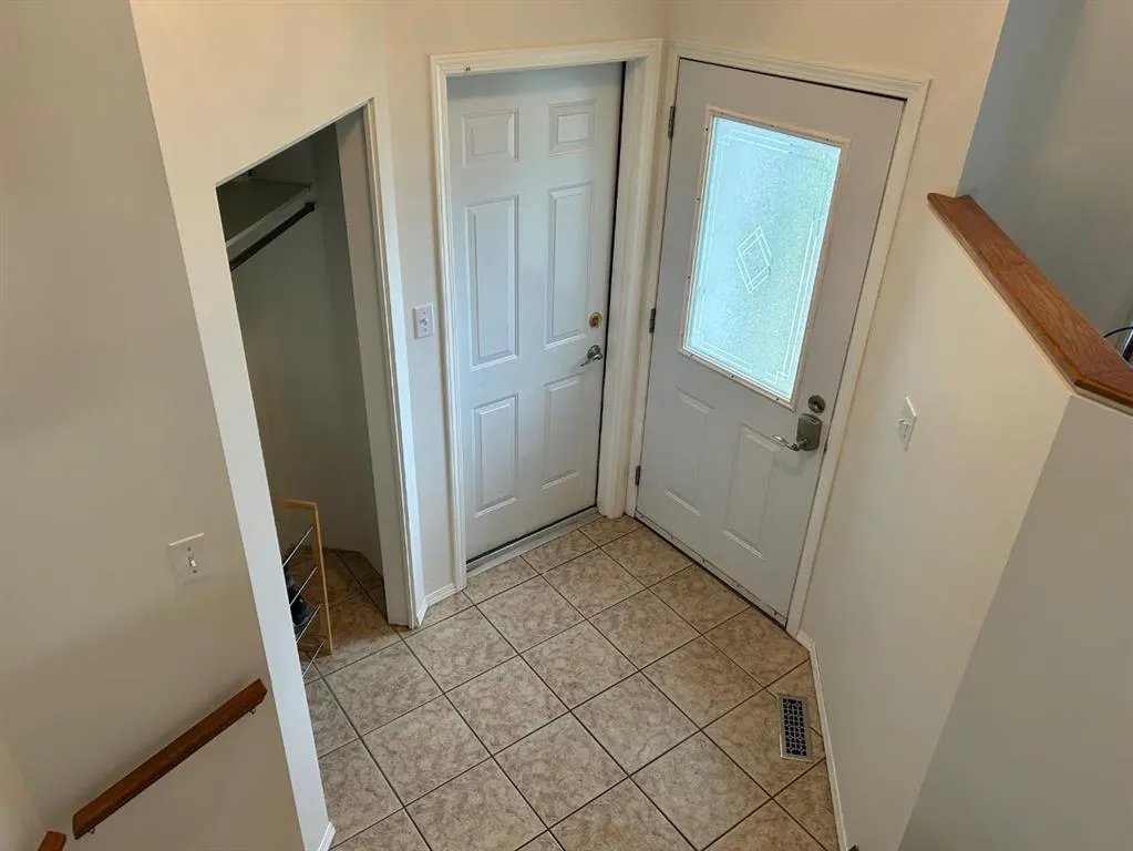 192 Mt Rundle Road W