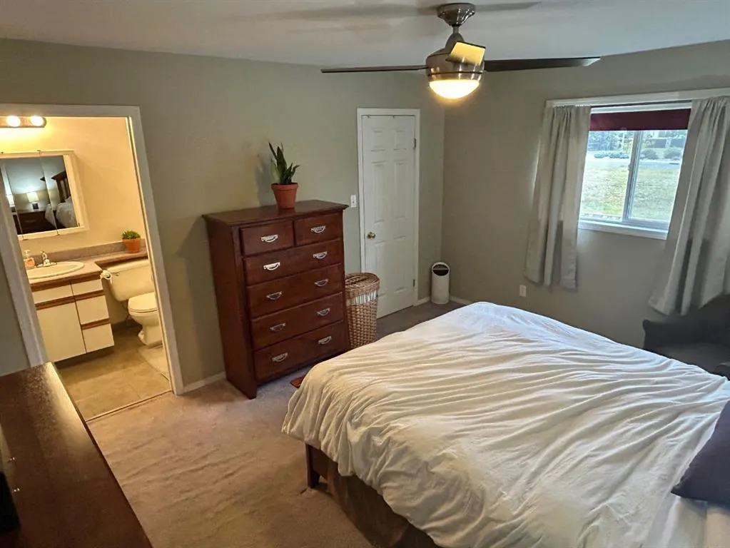 192 Mt Rundle Road W