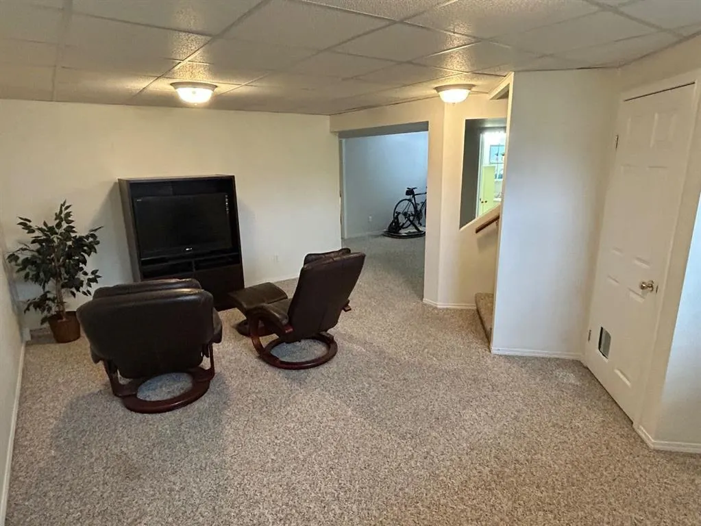 192 Mt Rundle Road W