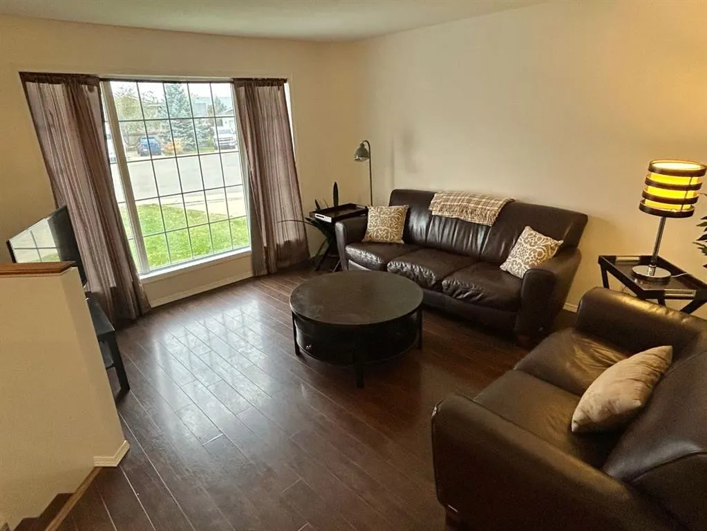 192 Mt Rundle Road W