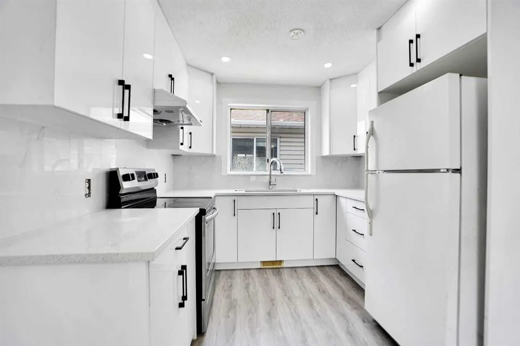 6032 Martingrove Road