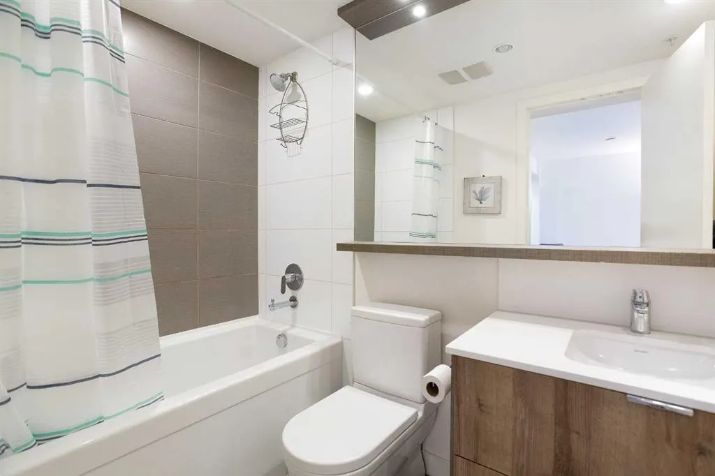 51 Waterfront Mews SW, #205